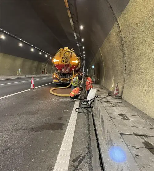 施秉隧道排水渠清淤